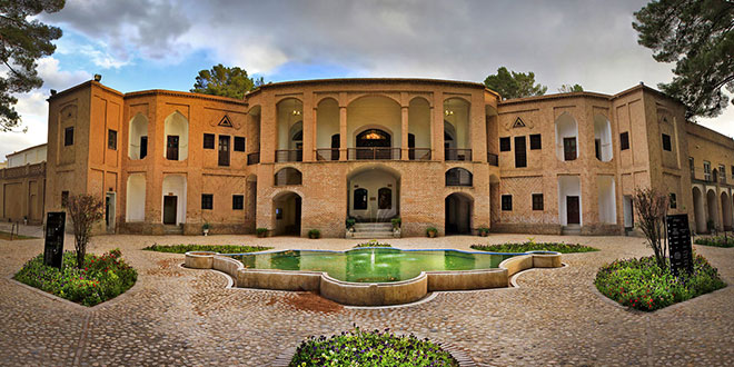 عمارت و باغ اکبریه