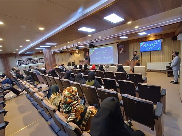 نشست آشنایی با کاربردهای فناوری اطلاعات برای سالمندان بیرجند برگزار شد