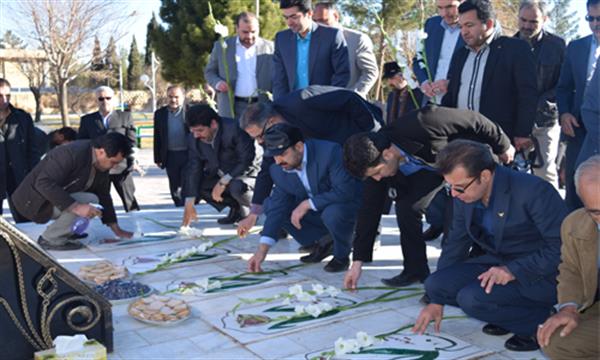 برگزاری زیارت عاشورا و غبار روبی مزار شهدا به مناسبت آغاز دهه فجر